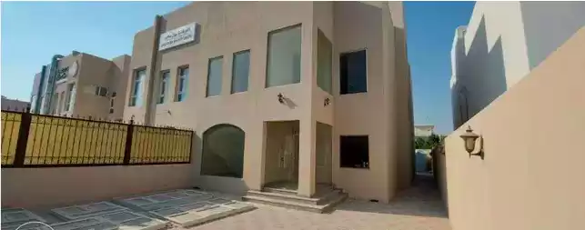 Gemischte Benutzung Klaar eigendom 4 Schlafzimmer U/F Alleinstehende Villa  zu vermieten in Al Sadd , Doha #7513 - 1  image 